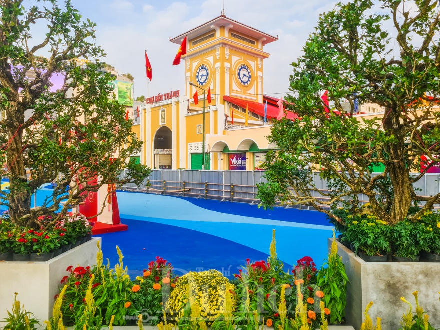 'Biển xanh' vẫy gọi giữa lòng phố: chợ Bến Thành khoác áo mới chờ khách check-in - 2