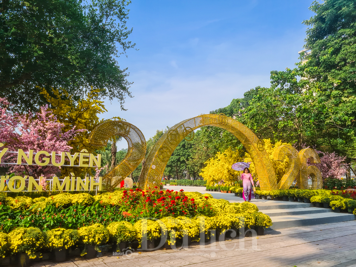 Thiên thần nhí xúng xính áo dài xuân thả dáng giữa khu ‘Rừng sinh thái trong lòng đô thị’ - 16