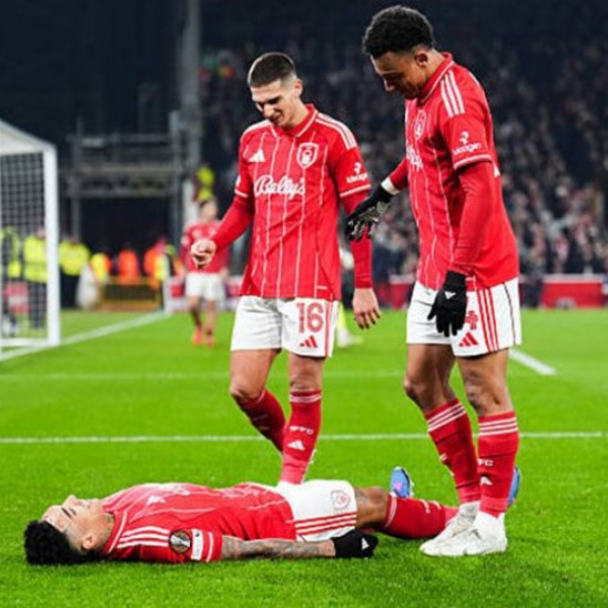  - Video bóng đá Nottingham Forest - Ferencvaros: Bước ngoặt bàn đá phản (Europa League)