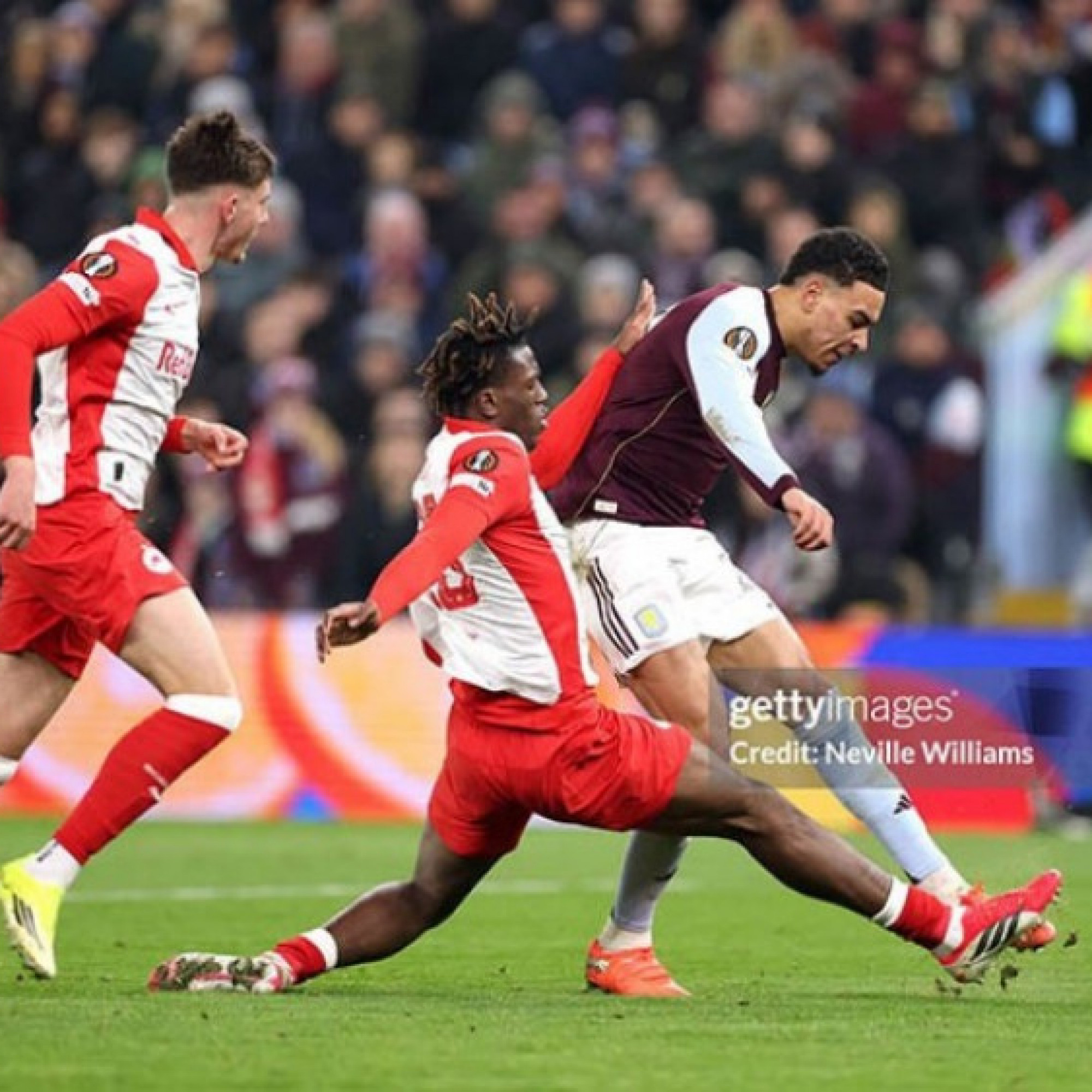  - Bảng xếp hạng Europa League: Lyon - Aston Villa đua ngôi đầu kịch tính, Roma thoát hiểm