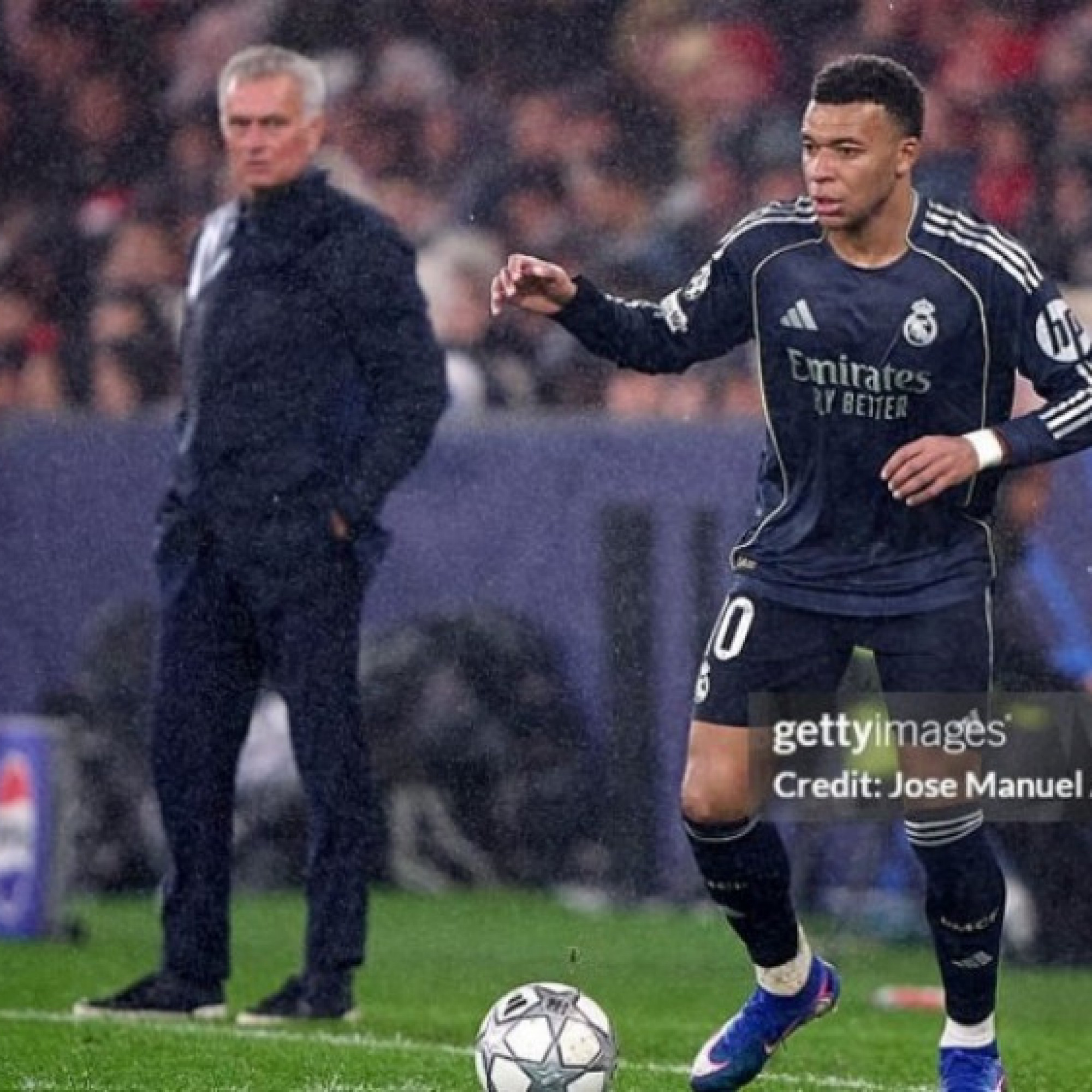  - Trực tiếp bốc thăm play-off Cúp C1: Mbappe thừa nhận Real xứng đáng tranh "vé vớt"