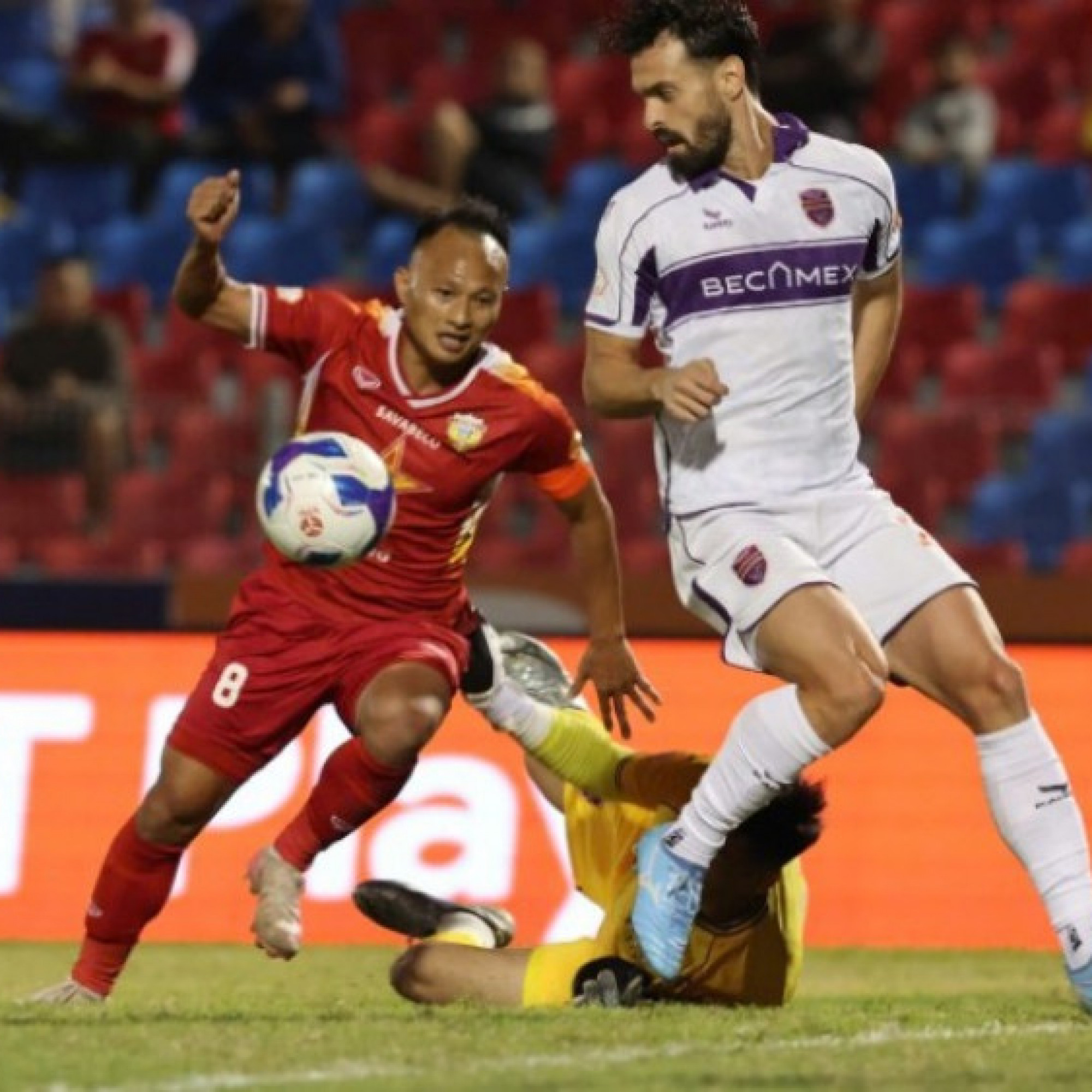  - Video bóng đá Hà Tĩnh - TP HCM: Phung phí cơ hội (V-League)