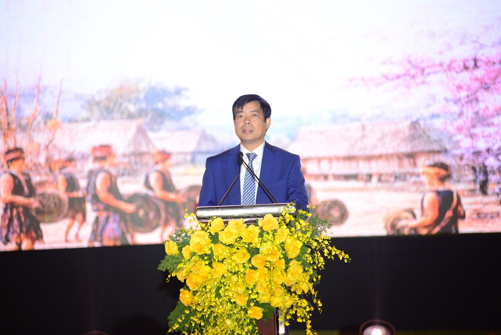 Đặc sắc chương trình nghệ thuật "Âm vang sắc hồng trên phố núi" Đà Lạt - 4