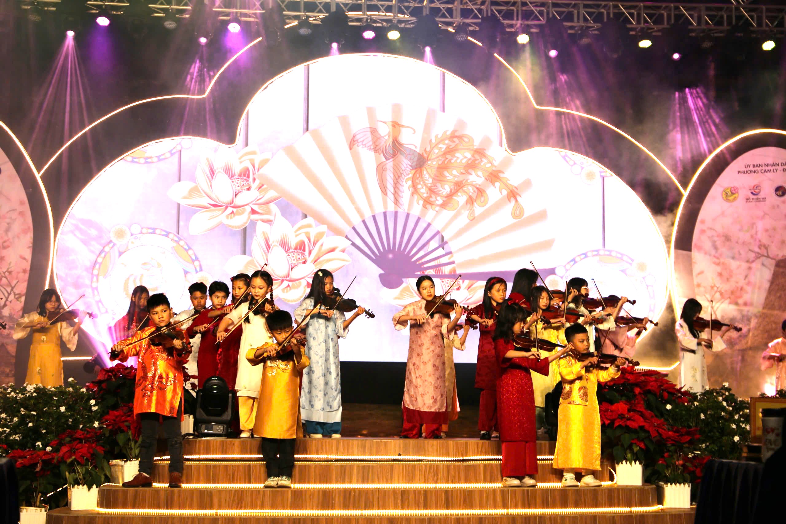 Đặc sắc chương trình nghệ thuật "Âm vang sắc hồng trên phố núi" Đà Lạt - 2