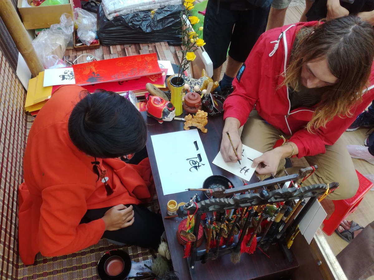 Du khách quốc tế "chạm" vào văn hóa Việt khi đến TP.HCM ngày giáp Tết - 7