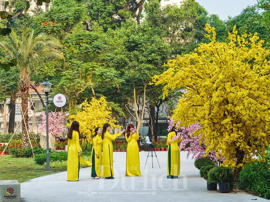 Thiên thần nhí xúng xính áo dài xuân thả dáng giữa khu ‘Rừng sinh thái trong lòng đô thị’ - 10