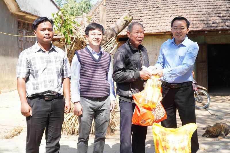 Sở Công thương Quảng Ngãi tặng quà Tết cho 100 hộ dân vùng ảnh hưởng thiên tai - 2