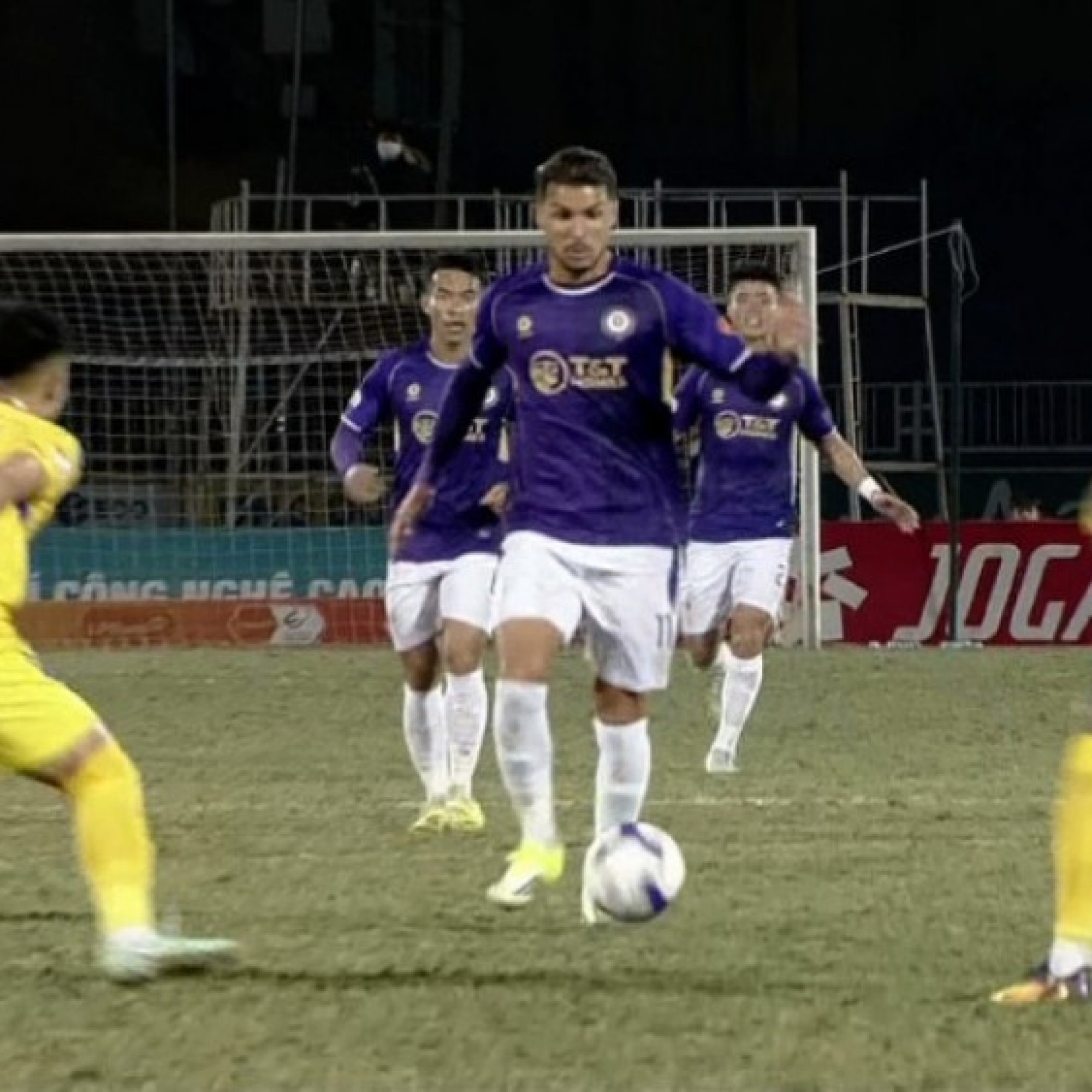  - Video bóng đá SLNA - Hà Nội FC: Mãn nhãn 4 bàn, thẻ đỏ bất ngờ (V-League)