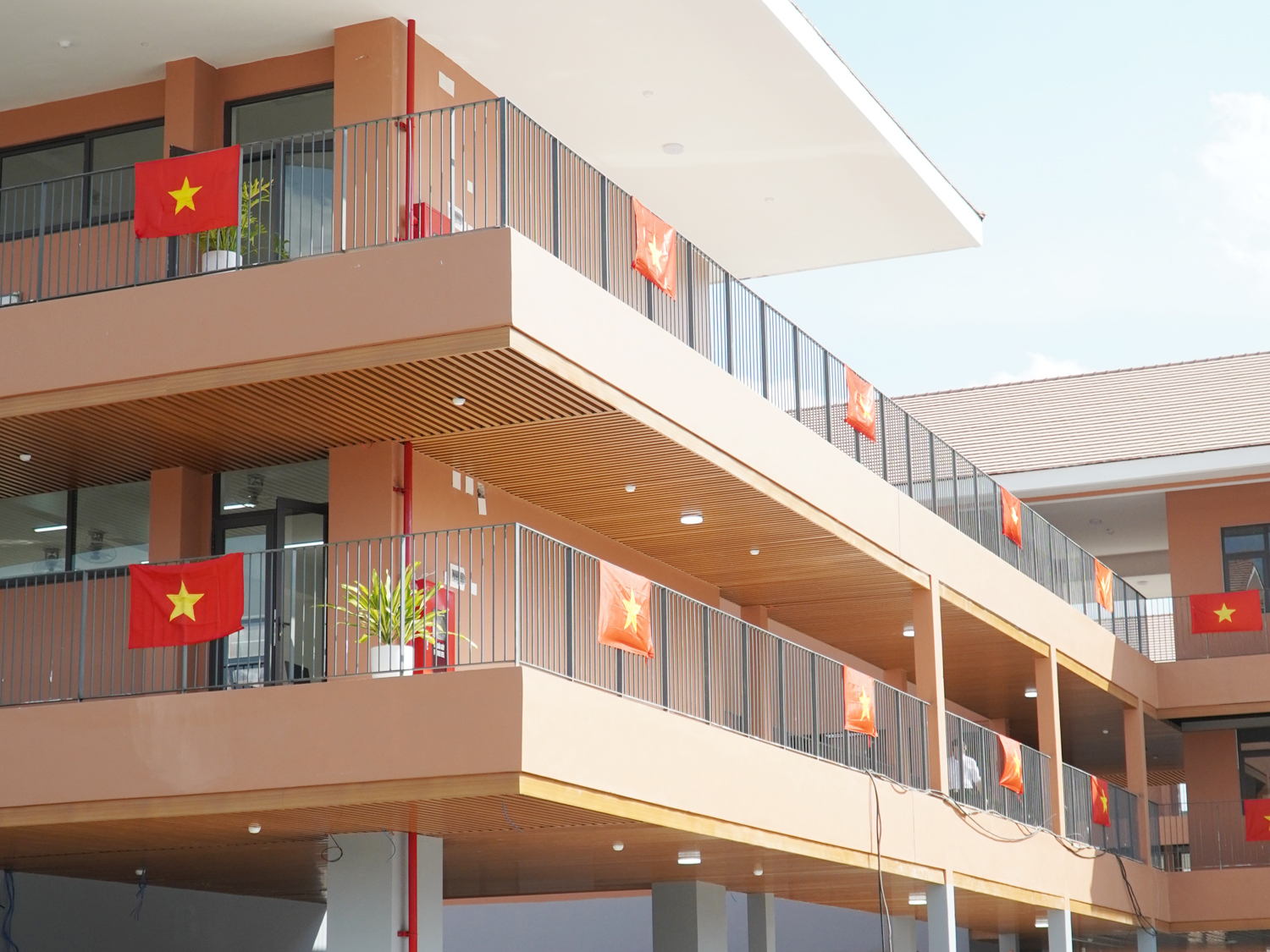 Cận cảnh phòng học '5 sao' tại trường liên cấp chuẩn quốc tế đầu tiên vùng biên giới Điện Biên - 3