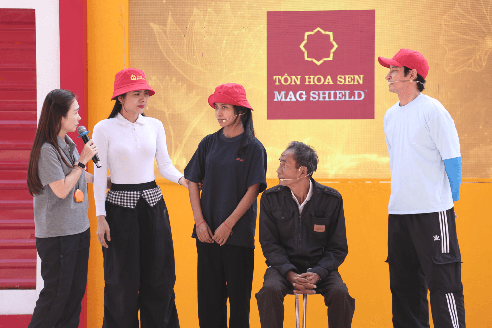 MC Thanh Thảo, Huy Khánh và Vân Trang nghẹn lòng trước hoàn cảnh cô bé mất mẹ, sống cùng ông bà đã lớn tuổi - 3