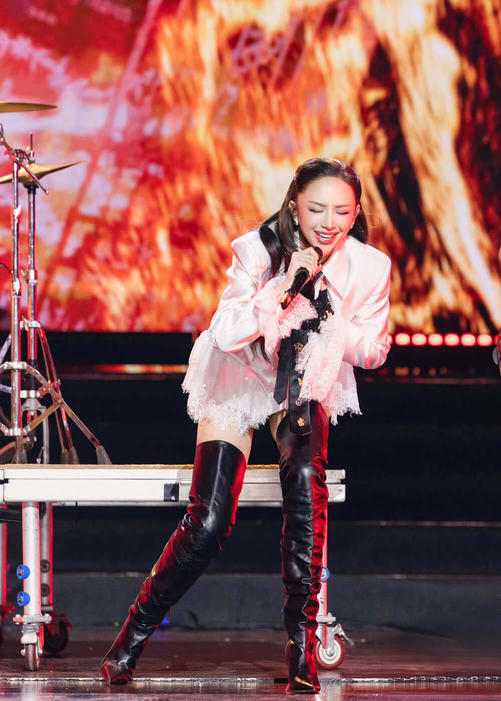 Tóc Tiên và màn kết hợp “secret” cùng dàn Em Xinh gen Z, “bùng nổ nhan sắc” trên sân khấu Làn Sóng Xanh 2026 - 1