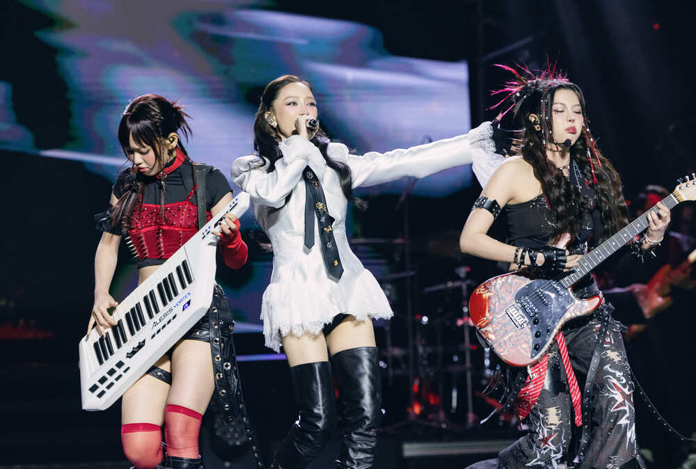 Tóc Tiên và màn kết hợp “secret” cùng dàn Em Xinh gen Z, “bùng nổ nhan sắc” trên sân khấu Làn Sóng Xanh 2026 - 2