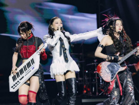  - Tóc Tiên và màn kết hợp “secret” cùng dàn Em Xinh gen Z, “bùng nổ nhan sắc” trên sân khấu Làn Sóng Xanh 2026