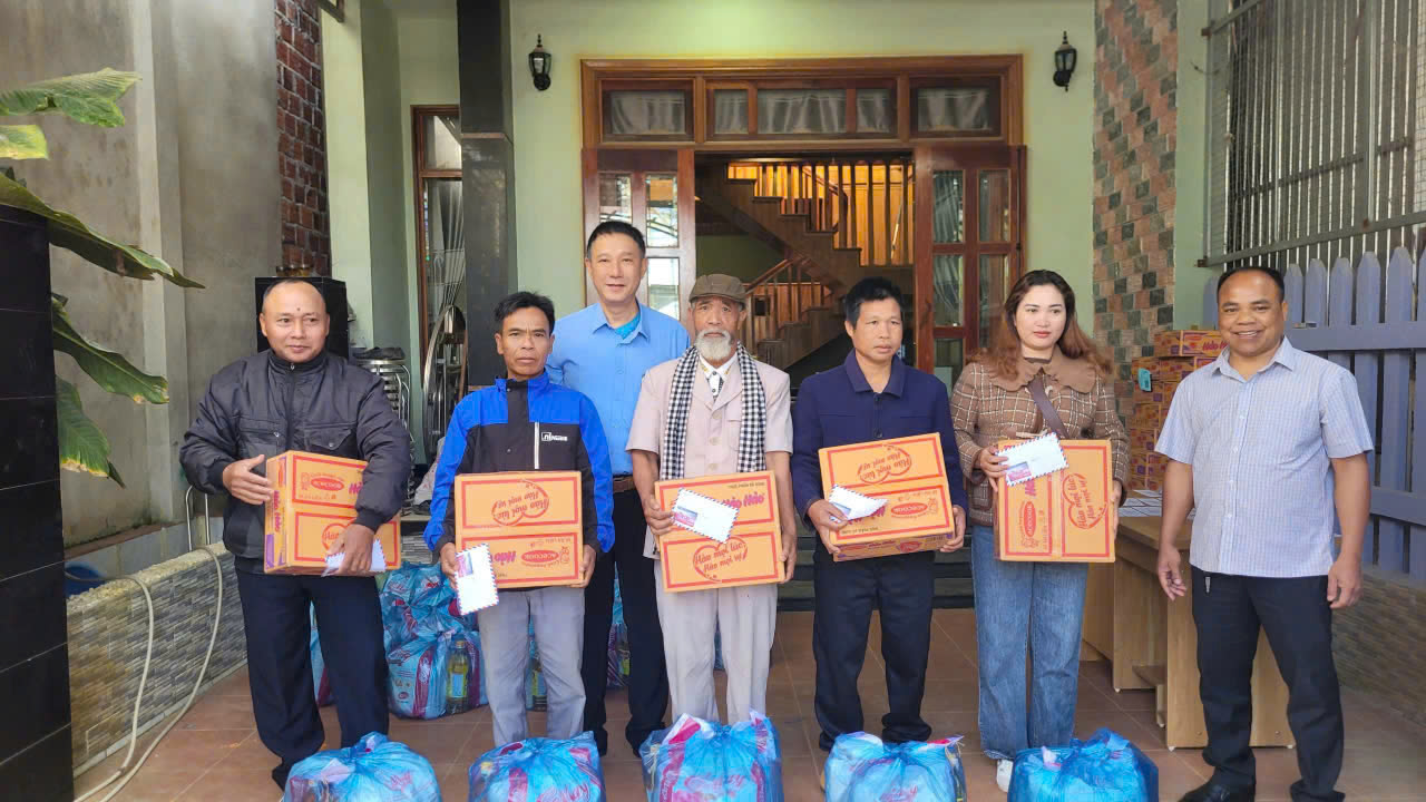 Ấm lòng những ngày giáp Tết ở vùng dược liệu A Lưới - 2