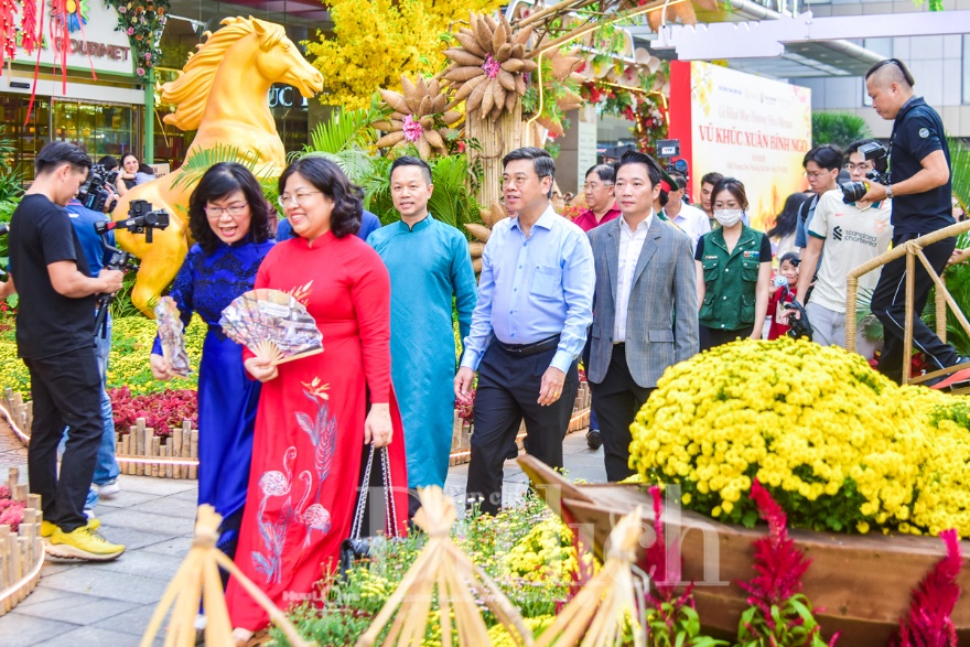 Thánh Gióng vươn mình giữa “Vũ khúc Xuân” ở Đường hoa Tết - 2