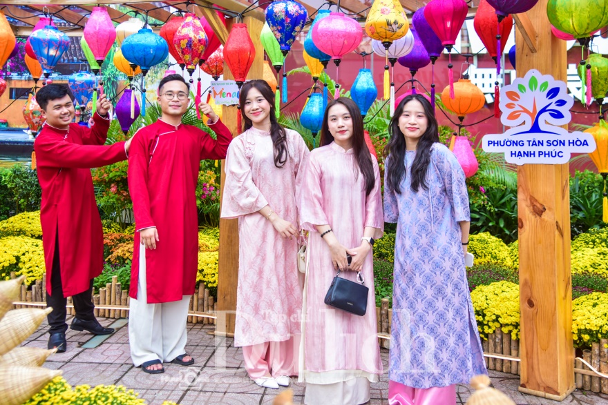 Thánh Gióng vươn mình giữa “Vũ khúc Xuân” ở Đường hoa Tết - 7