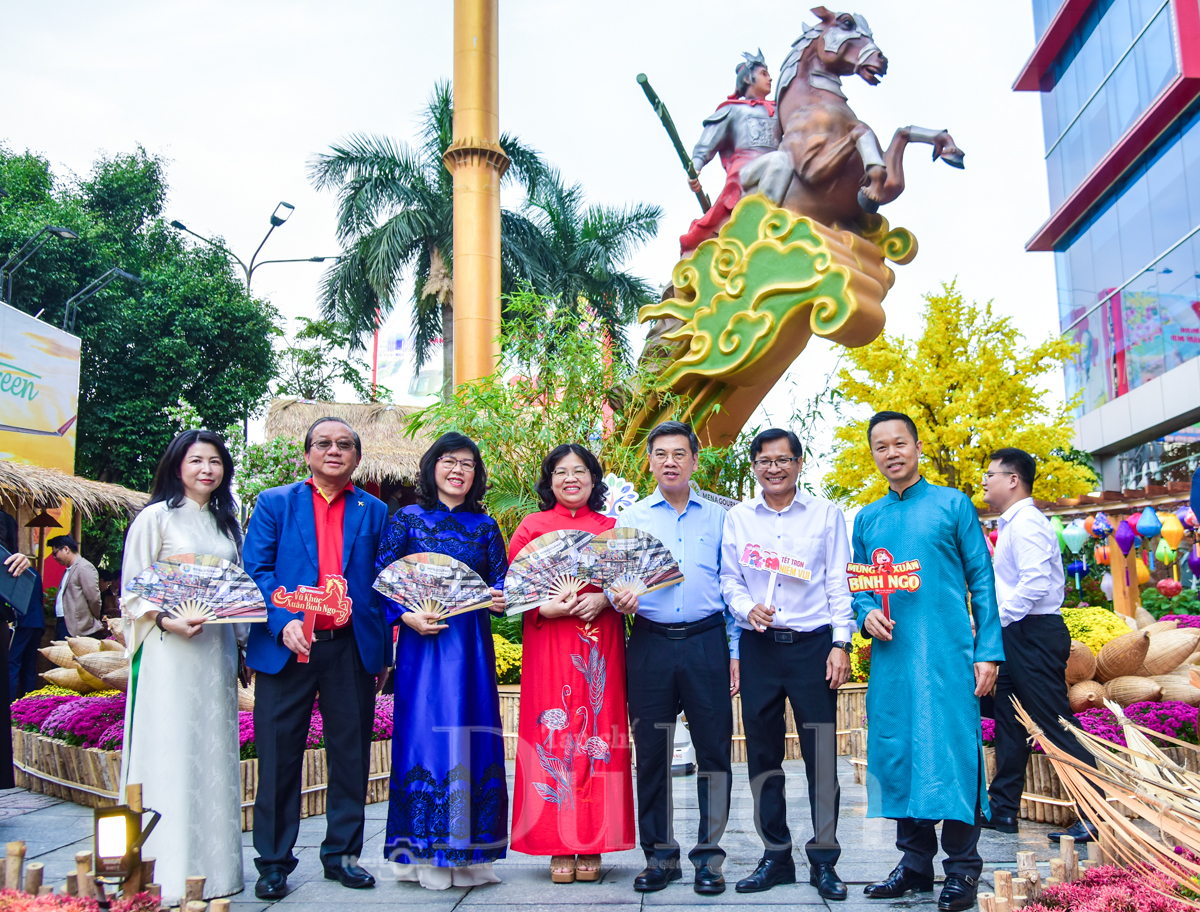 Linh khuyển công nghệ ‘xông đất’ Đường hoa xuân mở cửa sớm nhất TP.HCM - 7