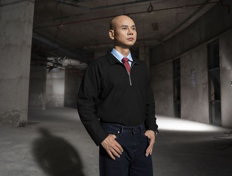 Phan Đinh Tùng ra mắt MV Nước Ngoài, kể câu chuyện người Việt xa xứ giữa mùa đoàn viên