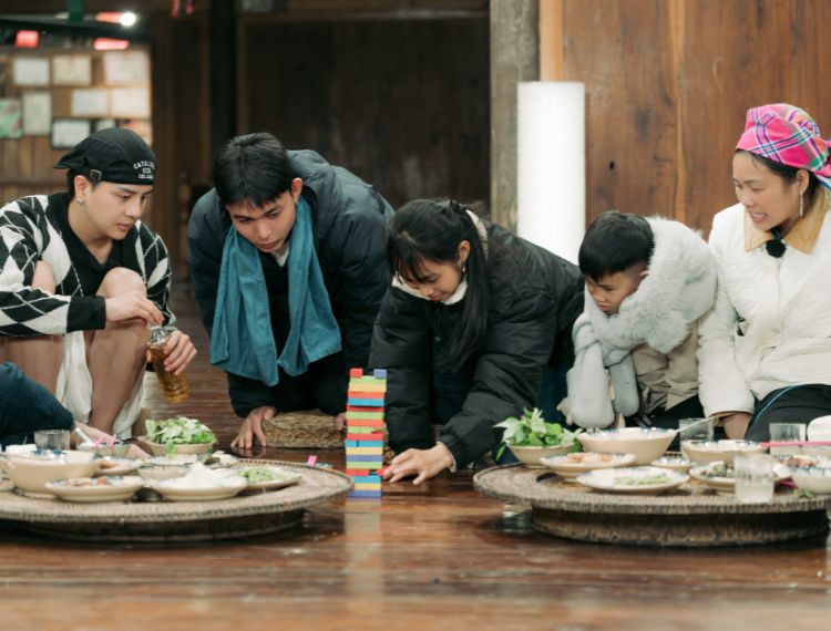 Gia Đình Haha: Khoảng lặng bên bếp lửa và câu chuyện gia đình Bản Liền chạm đến cảm xúc người xem