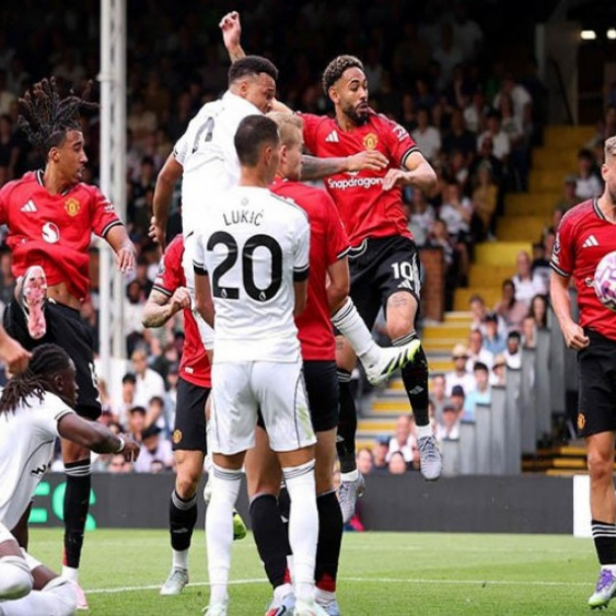  - Dự đoán tỷ số Ngoại hạng Anh: MU mơ chiến công thứ 3 cùng Carrick, Man City bám đuổi Arsenal