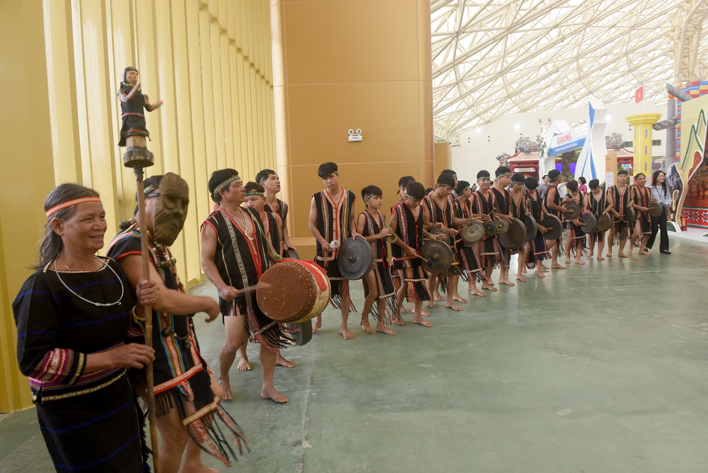 du khach an tuong khong gian van hoa trong ngay gia lai tai ha noi - 14