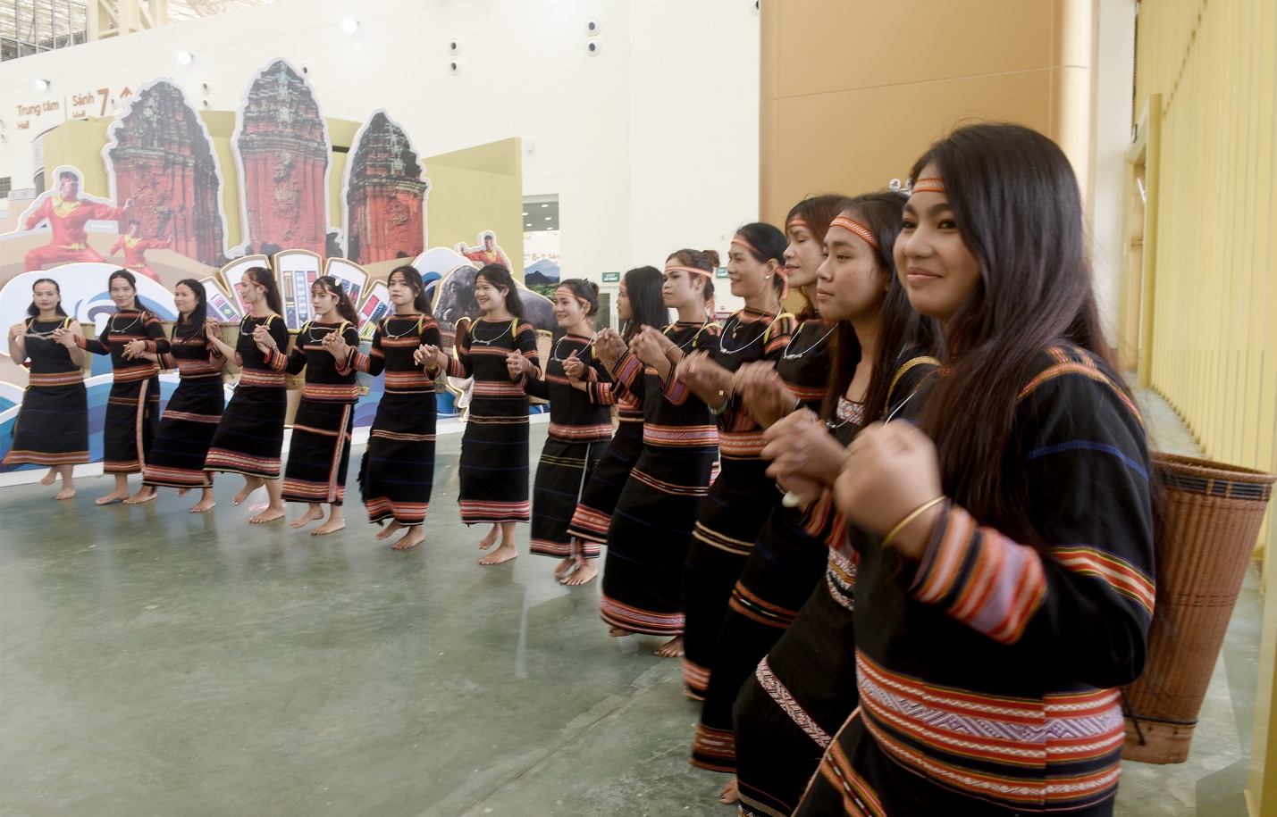 du khach an tuong khong gian van hoa trong ngay gia lai tai ha noi - 13