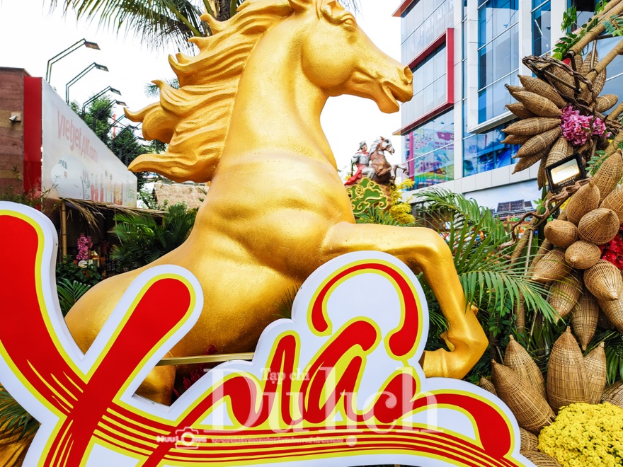 Linh khuyển công nghệ ‘xông đất’ Đường hoa xuân mở cửa sớm nhất TP.HCM - 6