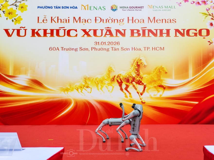 Linh khuyển công nghệ ‘xông đất’ Đường hoa xuân mở cửa sớm nhất TP.HCM - 12