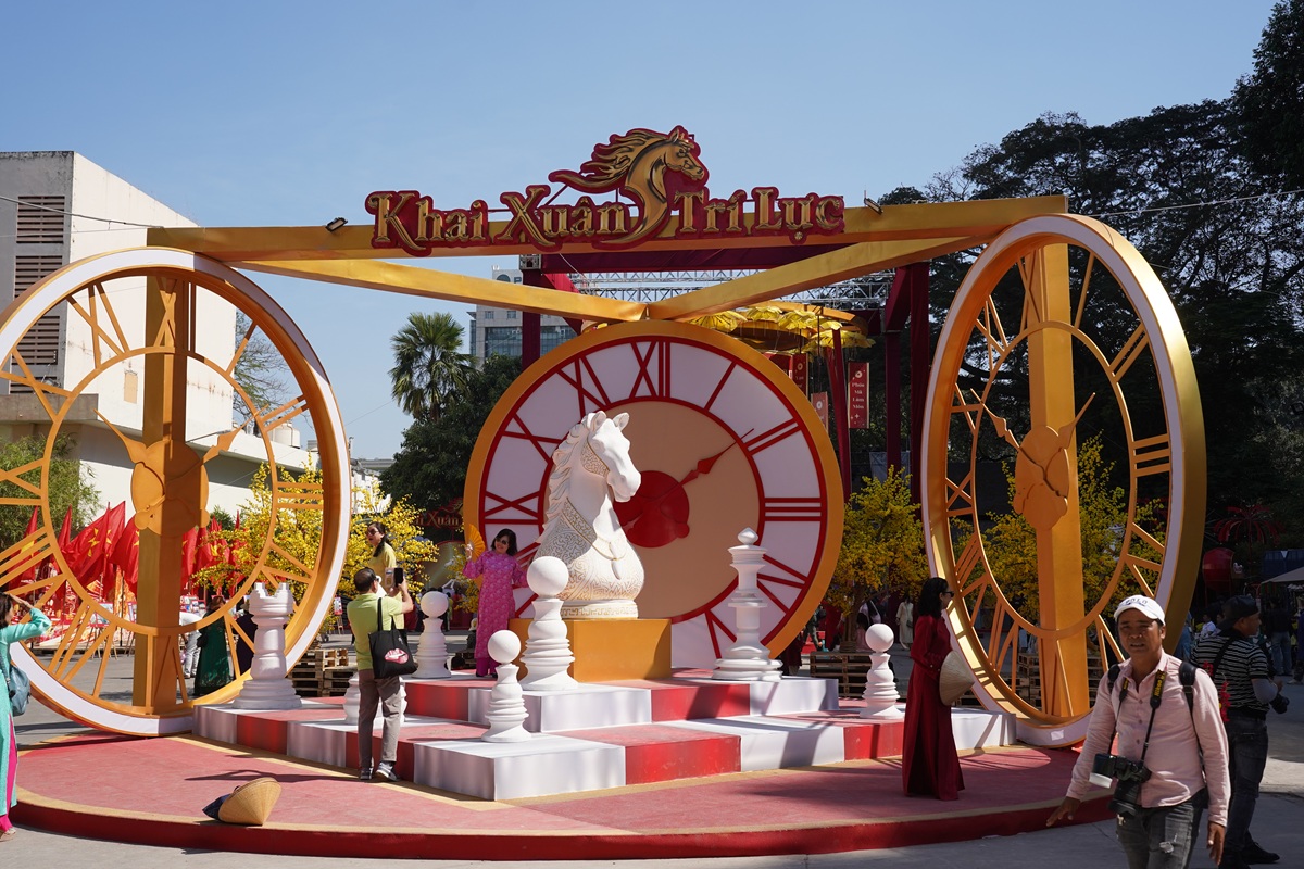 Mai vàng, vó ngựa và hồn Tết xưa giữa lòng TP.HCM - 11