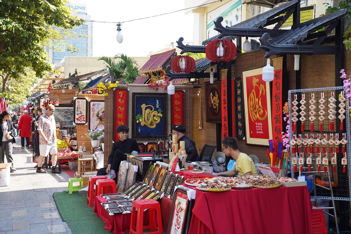 Mai vàng, vó ngựa và hồn Tết xưa giữa lòng TP.HCM - 16