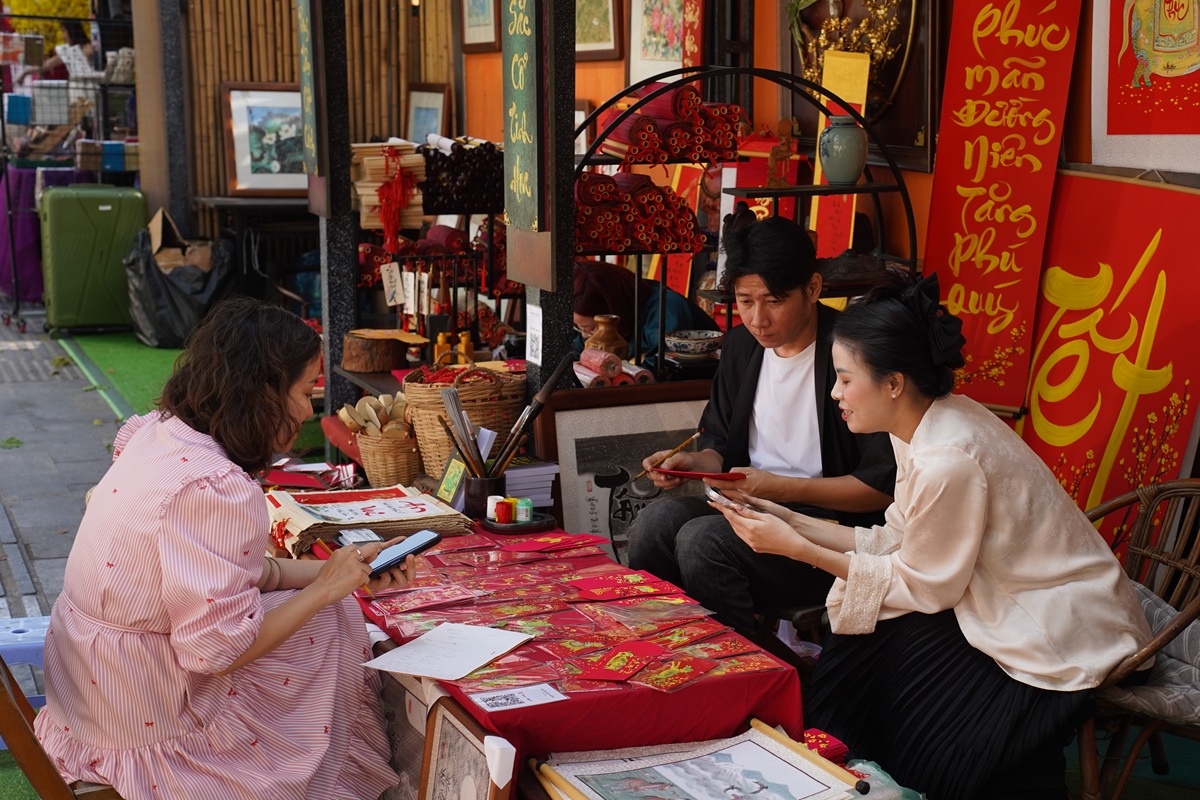 Mai vàng, vó ngựa và hồn Tết xưa giữa lòng TP.HCM - 17