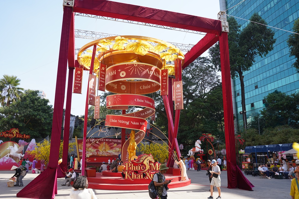 Mai vàng, vó ngựa và hồn Tết xưa giữa lòng TP.HCM - 12