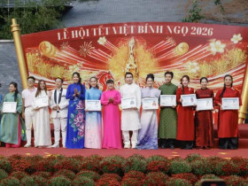  - TP.HCM vinh danh 100 nghệ sĩ vì cộng đồng