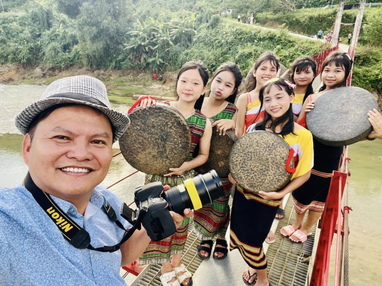 UBND tỉnh Quảng Ngãi tặng Bằng khen cho phóng viên Tạp chí Du lịch TP.HCM