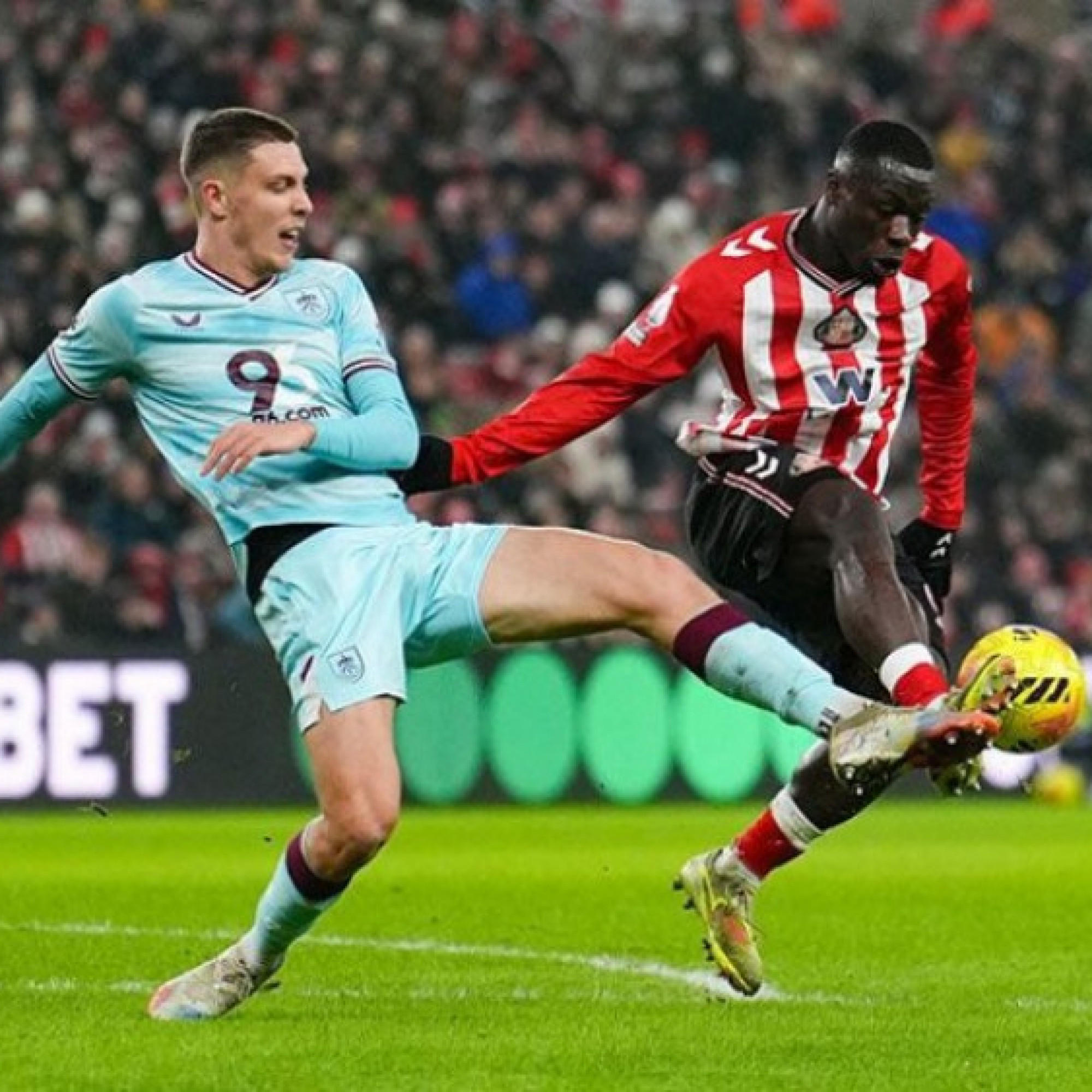  - Video bóng đá Sunderland - Burnley: Thế trận dễ dàng (Ngoại hạng Anh)
