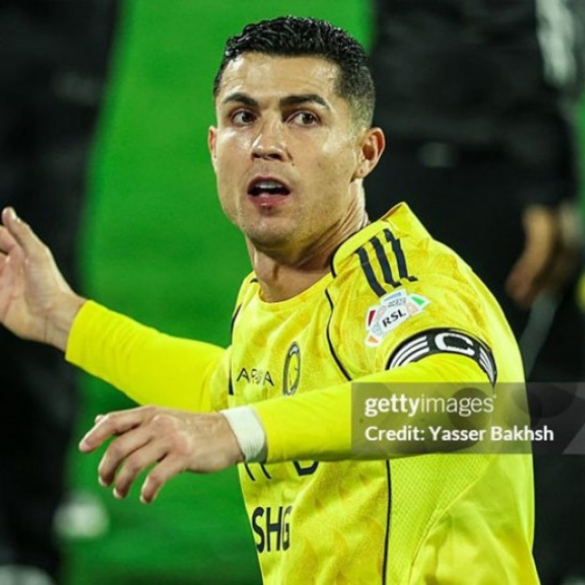  - Ronaldo khả năng rời Al Nassr với giá sốc, fan gọi tên Messi chế giễu CR7