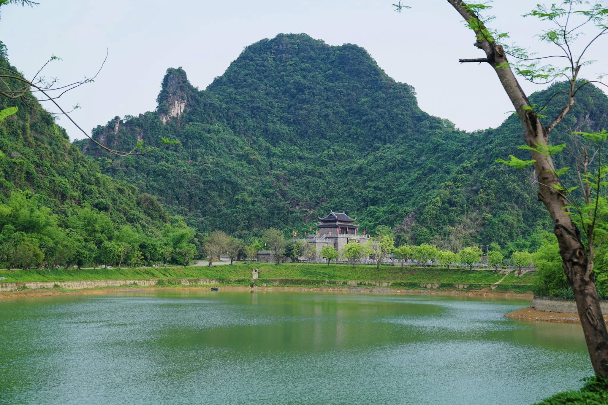 Bất ngờ điểm đến tuyệt đẹp ngay trong danh thắng Tràng An ít người biết - 1