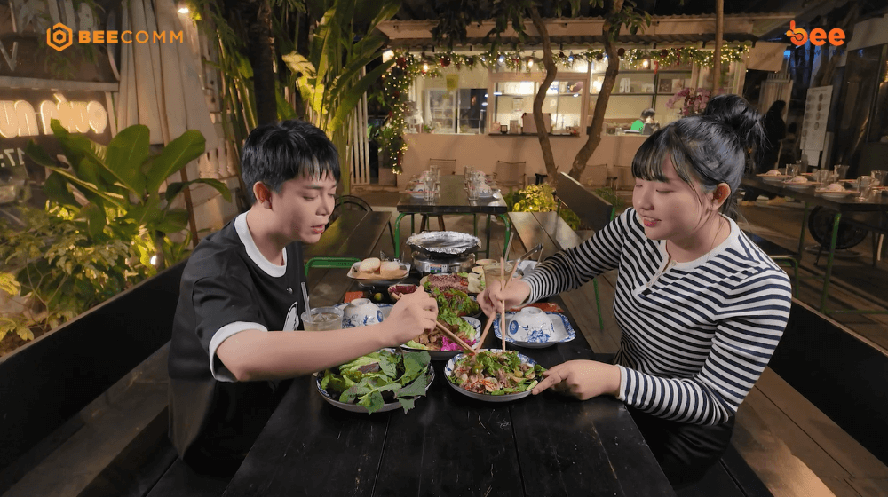 Tuấn Kiệt và Hỷ Khí Dương Dương trải nghiệm ẩm thực Hà Nội giữa lòng TP.HCM - 1