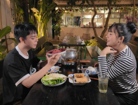  - Tuấn Kiệt và Hỷ Khí Dương Dương trải nghiệm ẩm thực Hà Nội giữa lòng TP.HCM