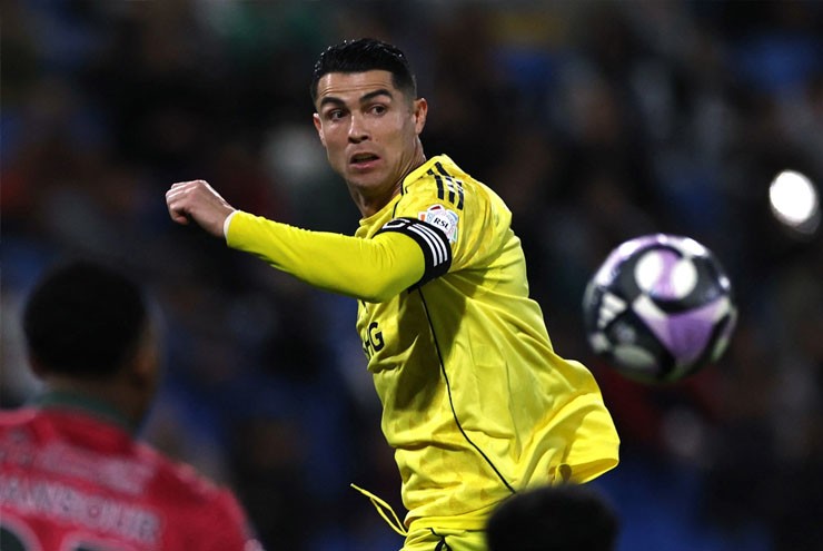 Ronaldo nổi loạn ở Ả Rập: "Tiền chất như núi" nhưng không mua nổi hạnh phúc - 2