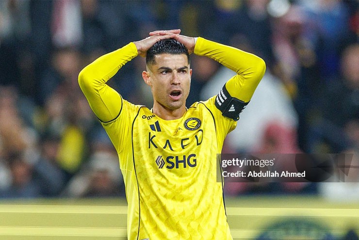 Ronaldo khả năng rời Al Nassr với giá sốc, fan gọi tên Messi chế giễu CR7 - 1