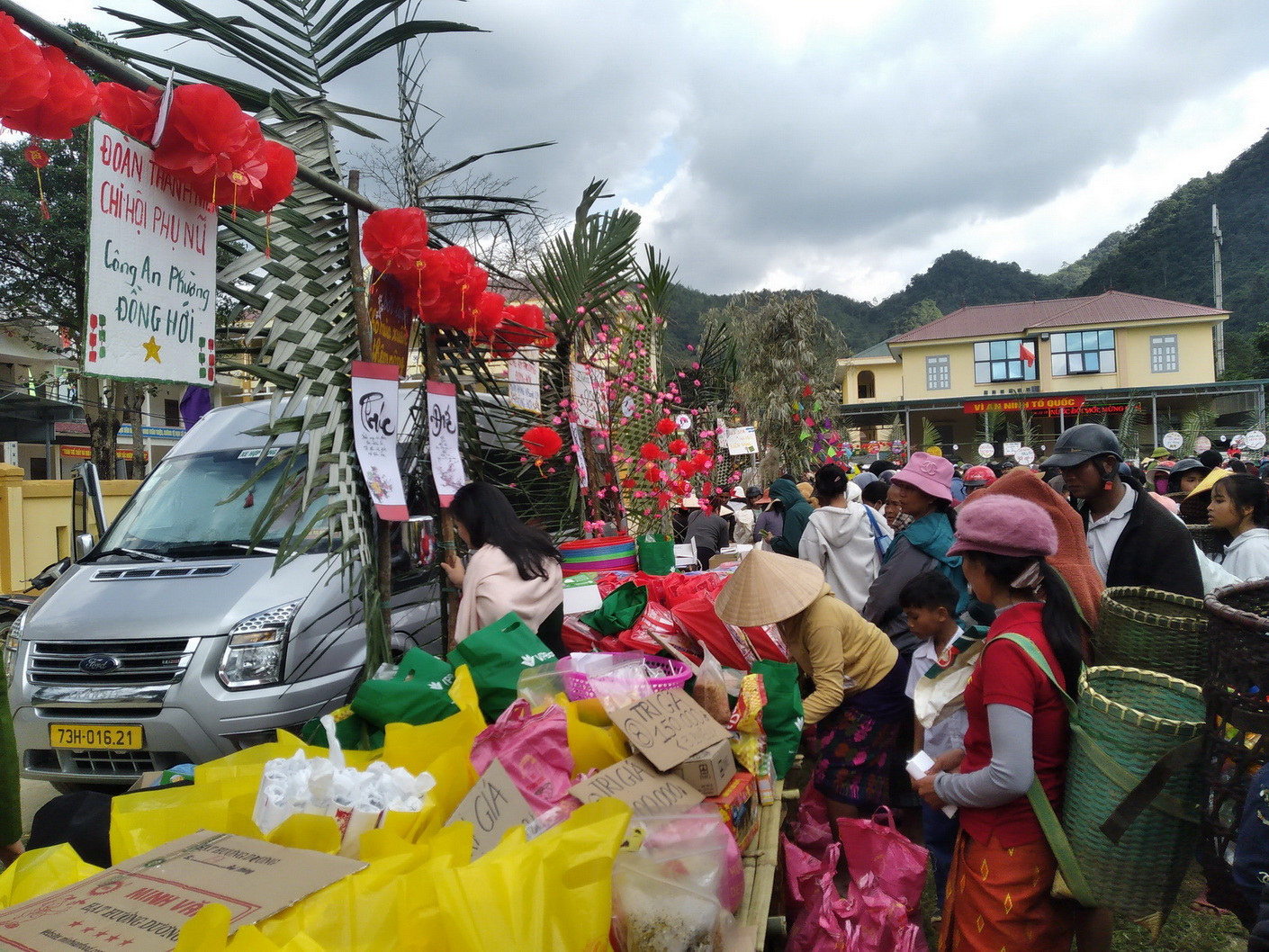 Phiên chợ 0 đồng mang Tết sớm đến với miền biên giới Quảng Trị - 7