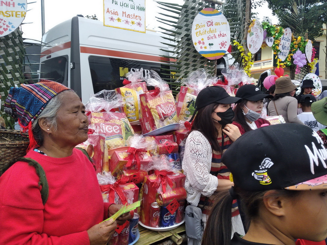 Phiên chợ 0 đồng mang Tết sớm đến với miền biên giới Quảng Trị - 6