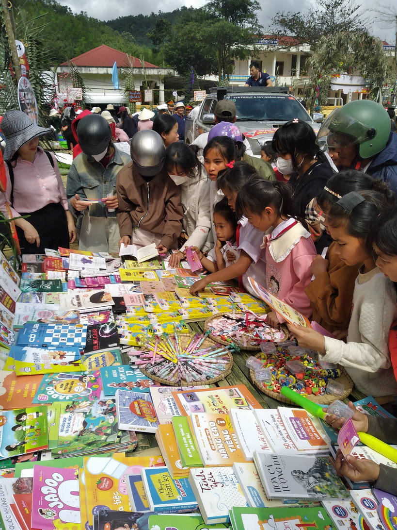 Phiên chợ 0 đồng mang Tết sớm đến với miền biên giới Quảng Trị - 4