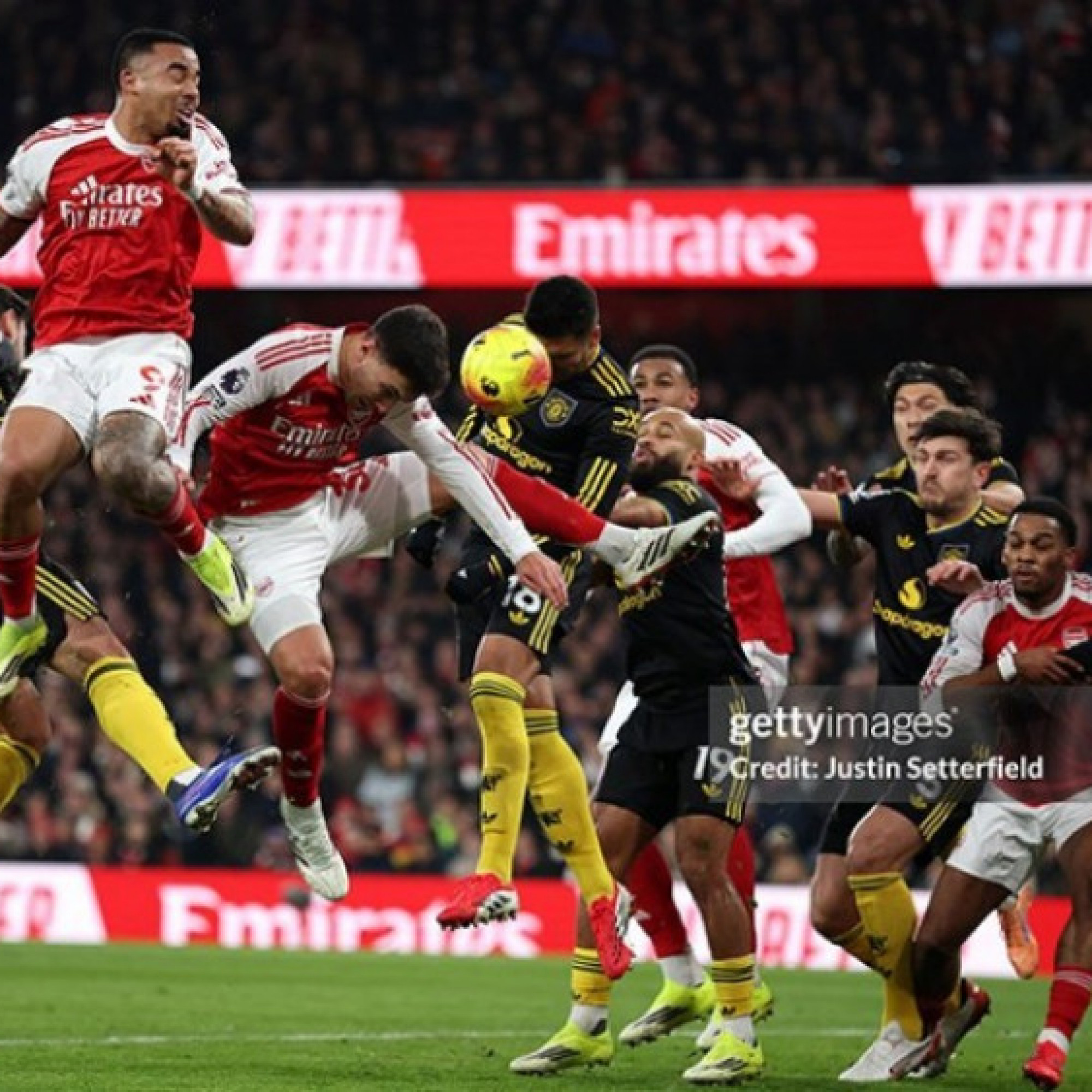  - MU vượt Arsenal ở “bóng chết”: Thống kê bất ngờ tại Ngoại hạng Anh