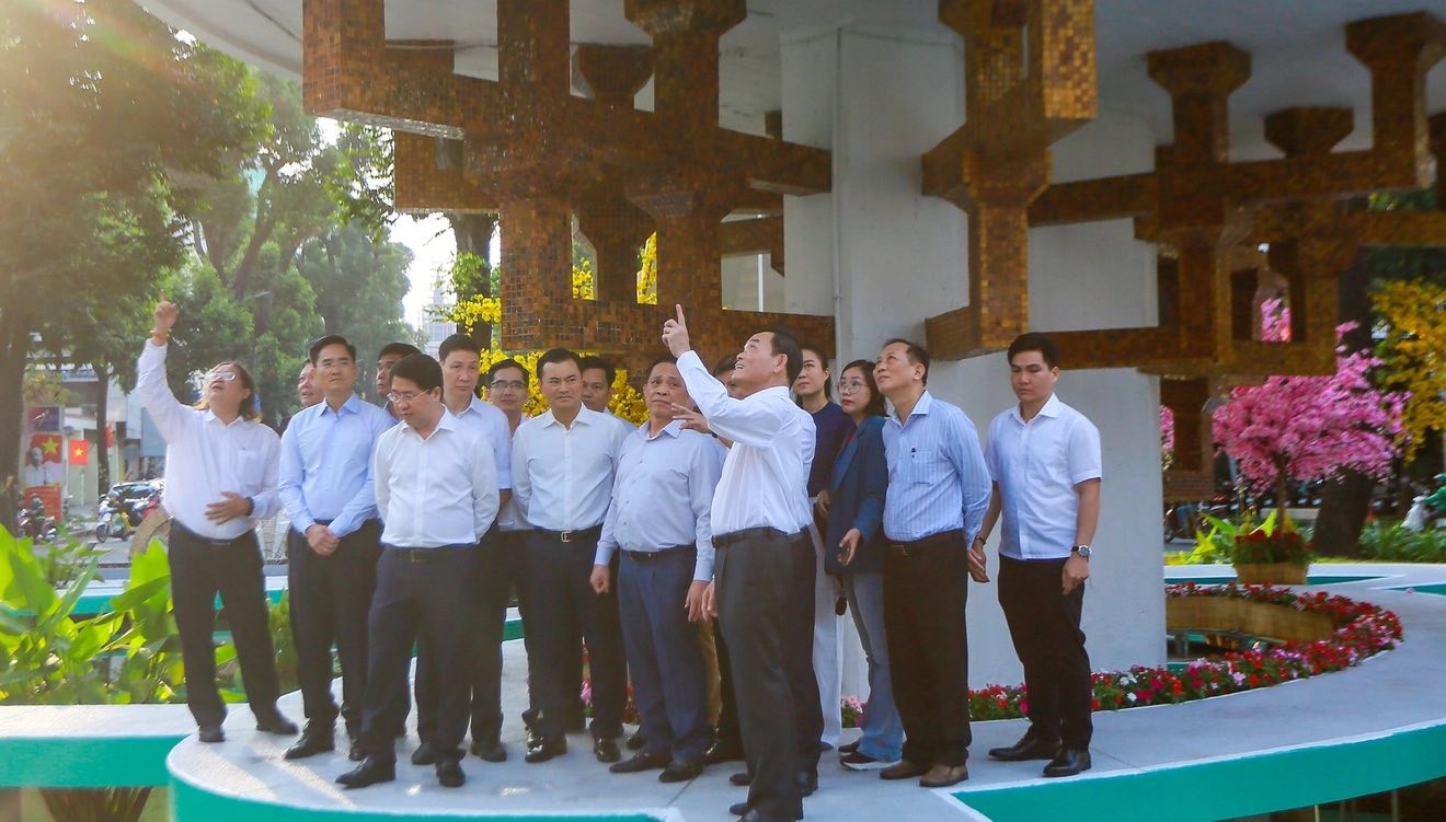 Lãnh đạo TP.HCM thị sát, chỉ đạo chỉnh trang chợ Bến Thành và hồ Con Rùa - 4