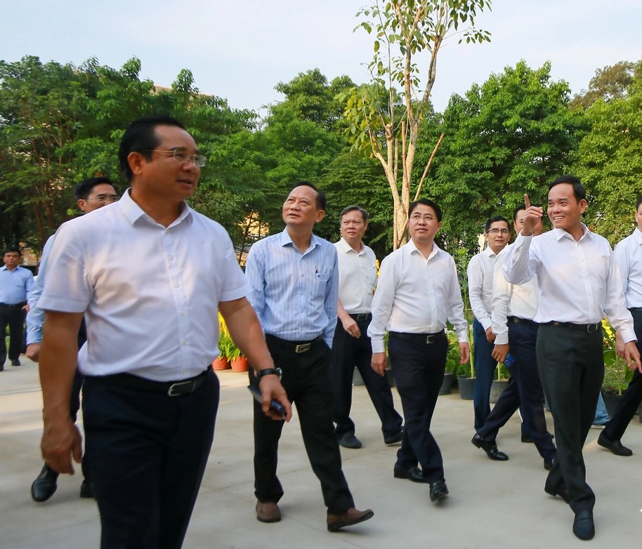 Lãnh đạo TP.HCM thị sát, chỉ đạo chỉnh trang chợ Bến Thành và hồ Con Rùa - 3