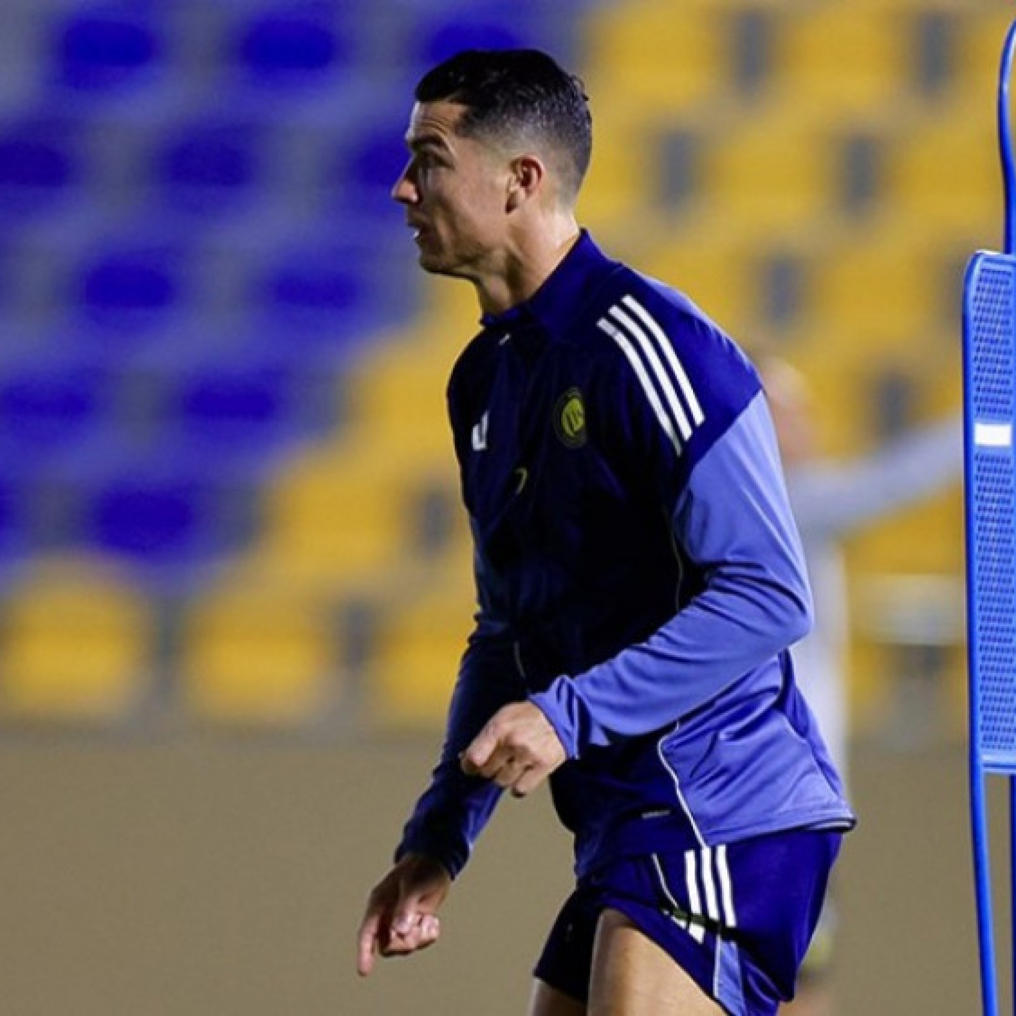  - Ronaldo đăng ảnh tập luyện giữa "bão đình công", khả năng thi đấu trở lại ra sao?