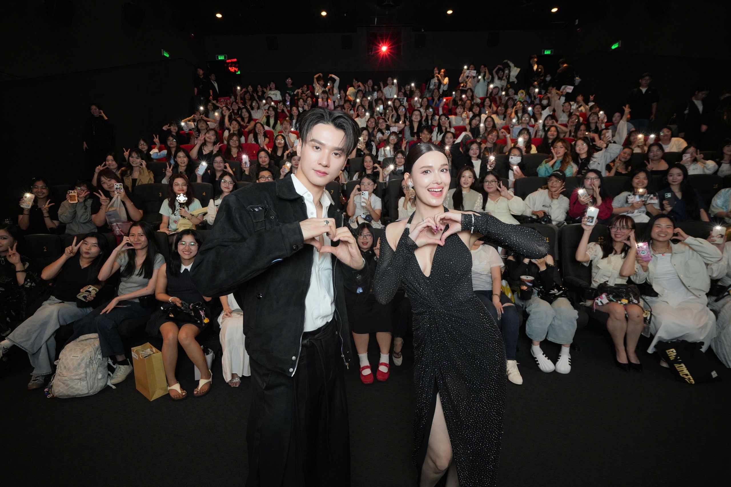 Nam thần Keng Harit bùng nổ visual khi sang Việt Nam - 3