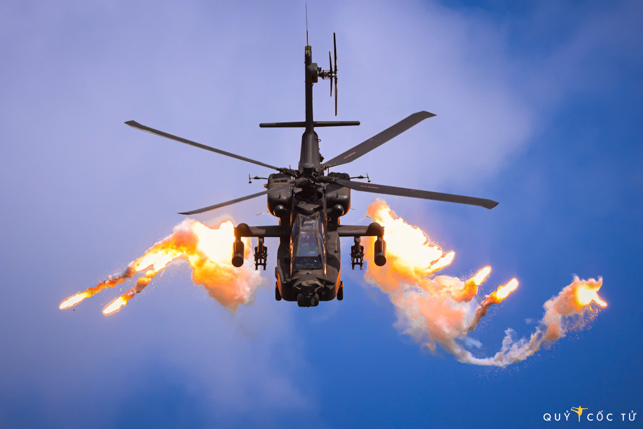 man nhan man bieu dien may bay tren bau troi dao quoc su tu - 5